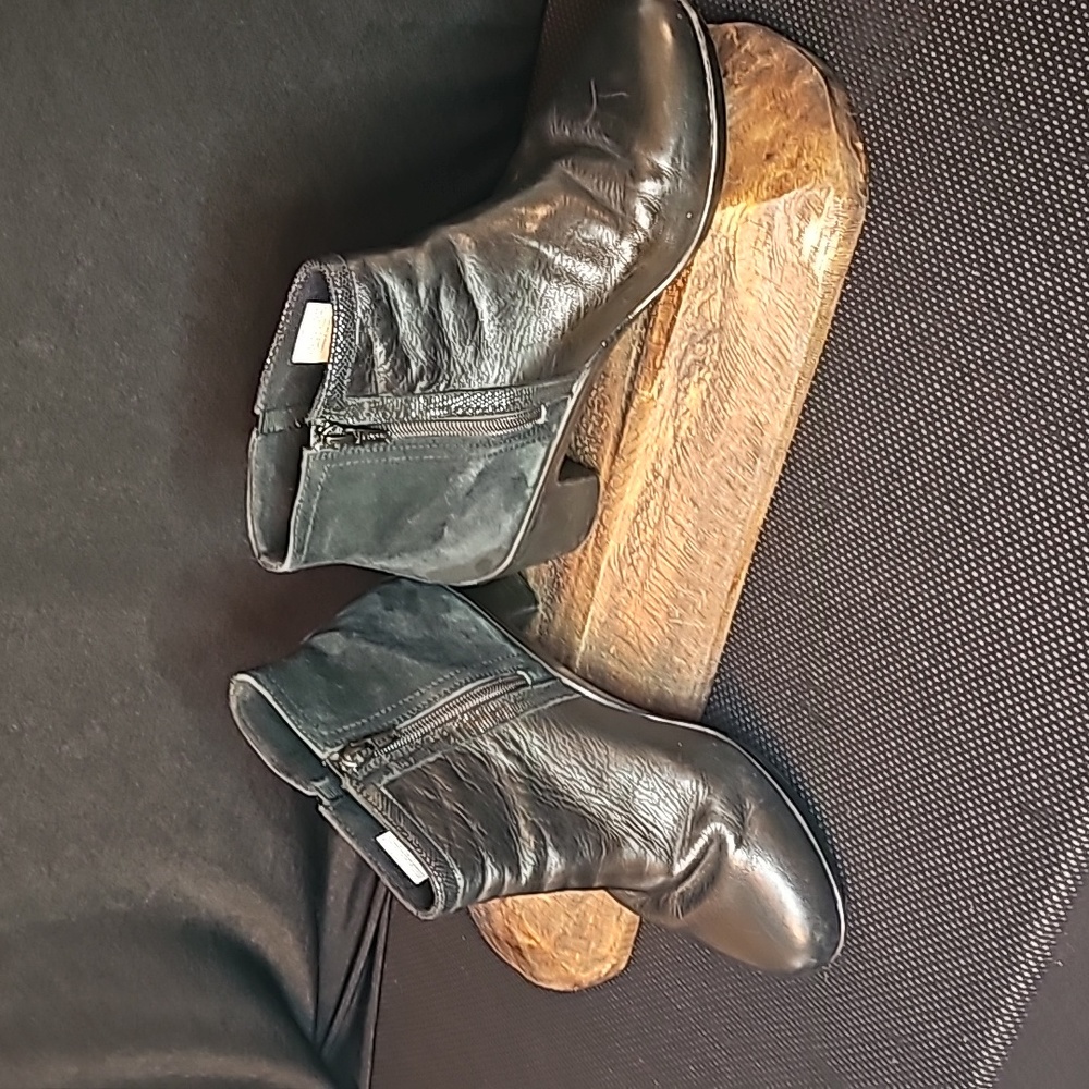 Aravon Ankle Boots